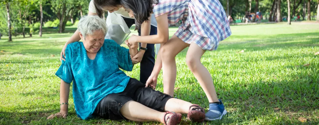 6 Steps to Help Seniors Prevent Falls